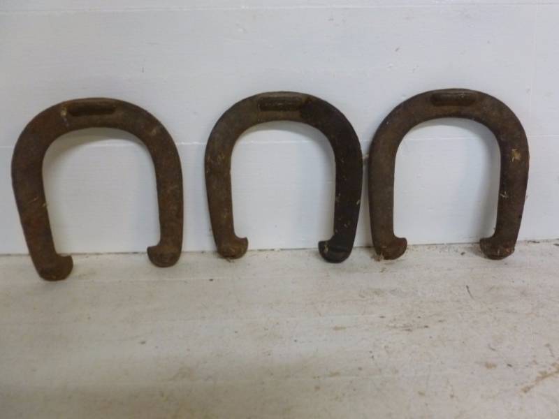 lot 227 image: Vintage Throwing Horseshoes