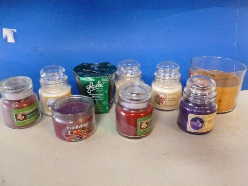 lot 271 image: Candles
