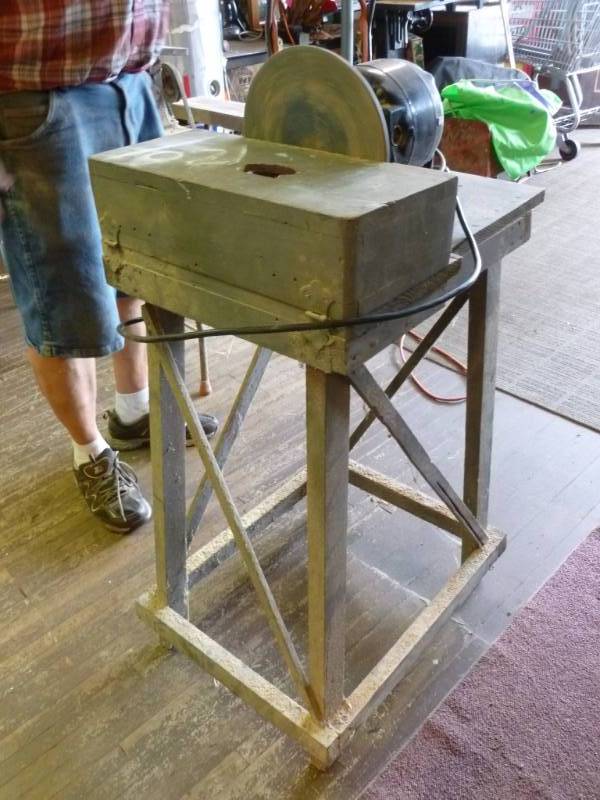 lot 3 image: Woodworking Equipment