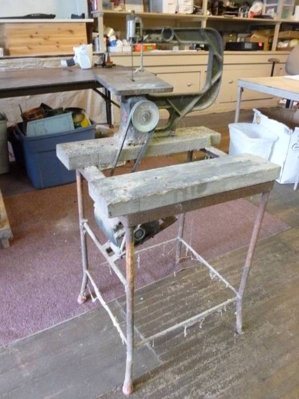 lot 4 image: Woodworking Equipment