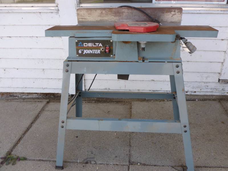 lot 7 image: Woodworking Equipment