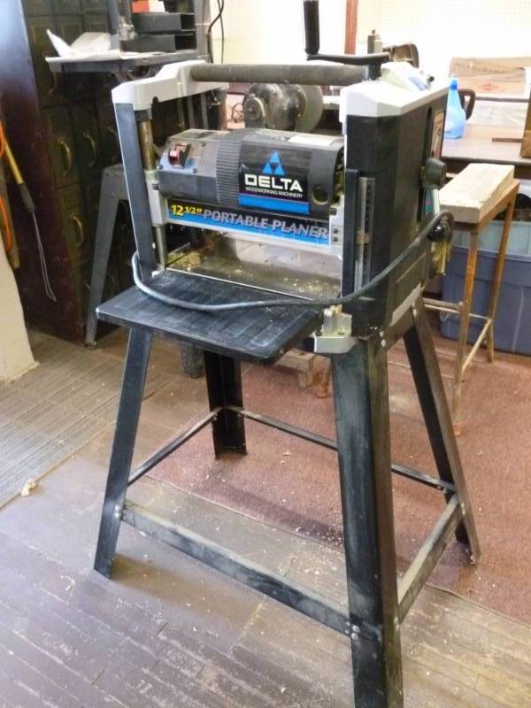lot 8 image: Woodworking Equipment