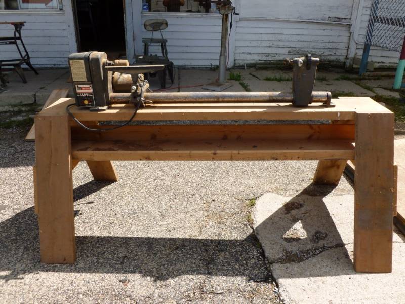 lot 9 image: Woodworking Equipment