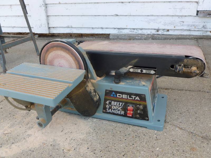 lot 15 image: Woodworking Equipment