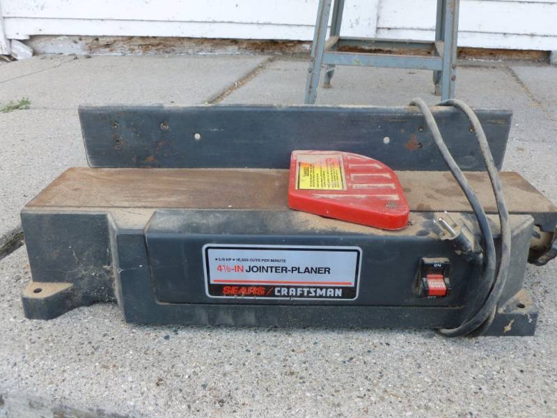 lot 16 image: Woodworking Equipment