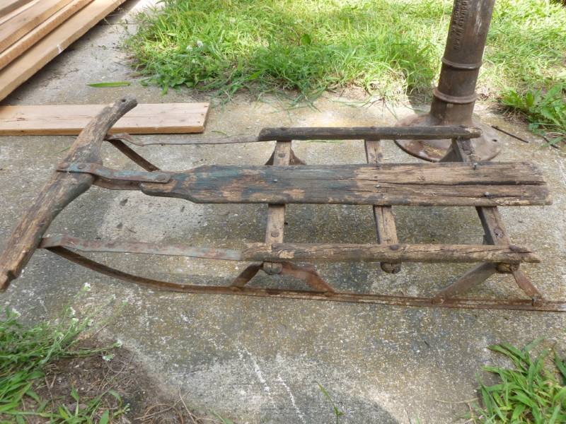 lot 26 image: Vintage Sled