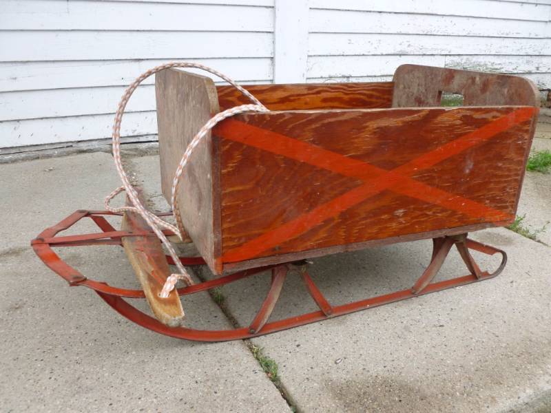 lot 30 image: Vintage Runner Sled