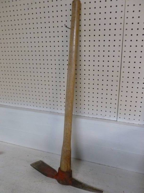 lot 36 image: Grub Hoe
