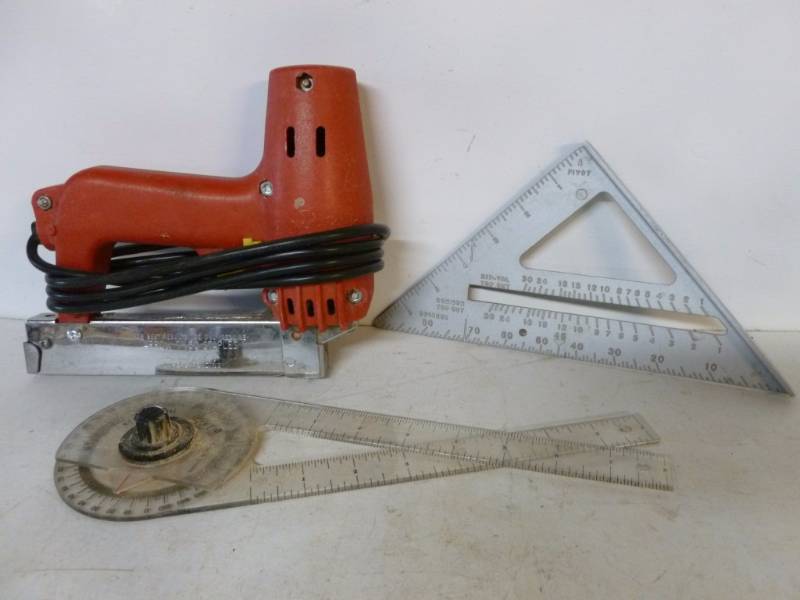 lot 41 image: Arrow Stapler