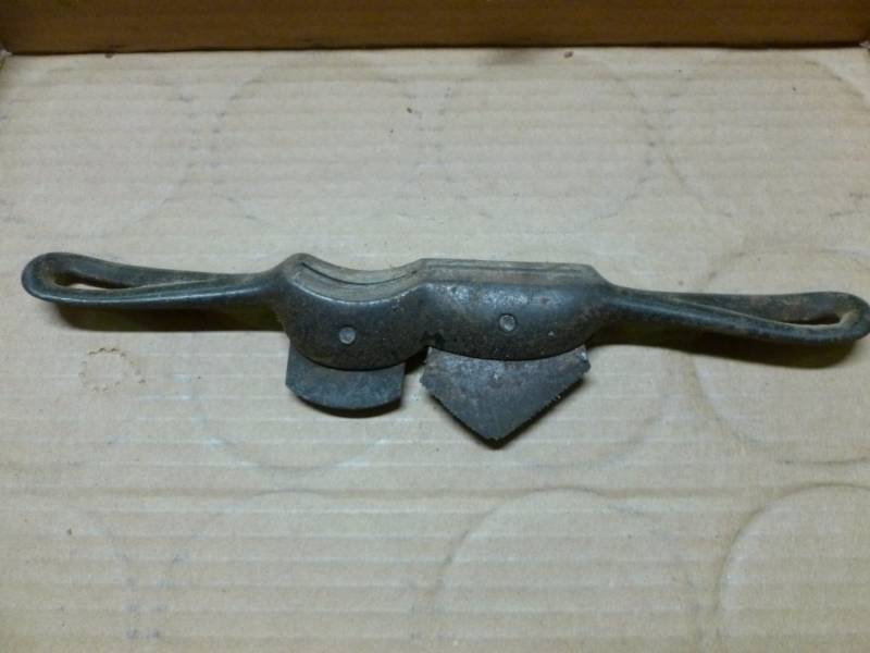 lot 73 image: Antique Wood Plane