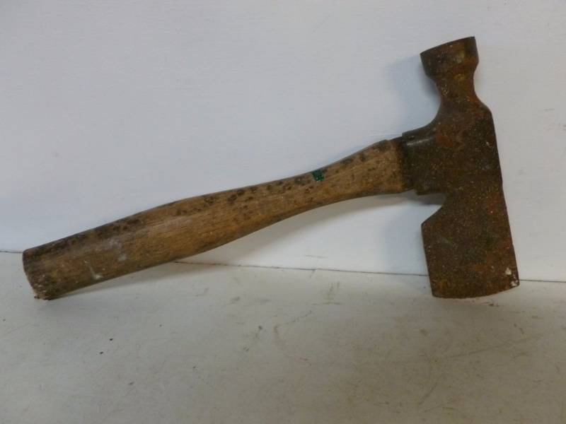 lot 76 image: Vintage Ax