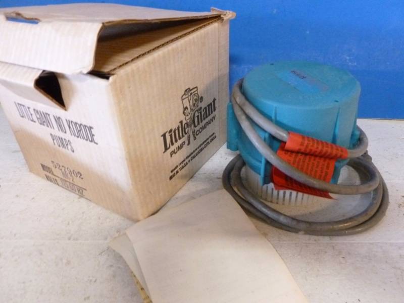 lot 86 image: Little Giant Pump