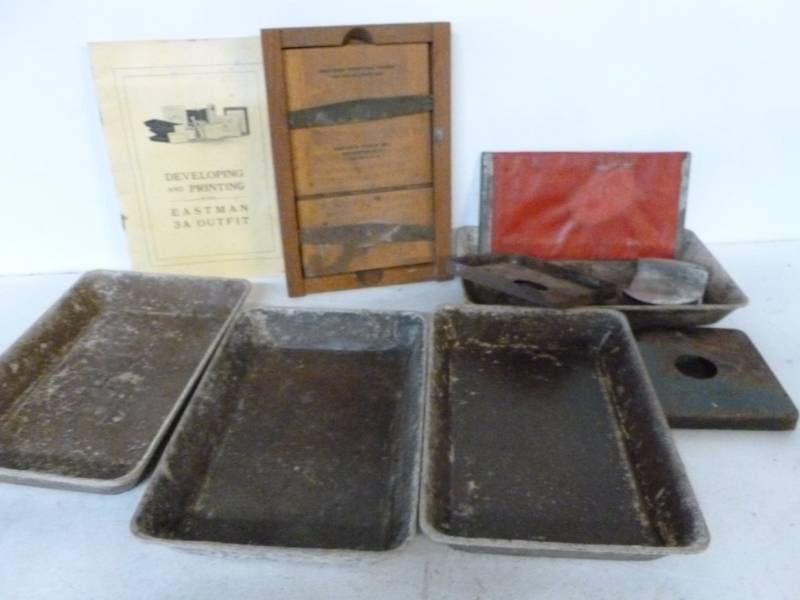 lot 95 image: Vintage Camera Items