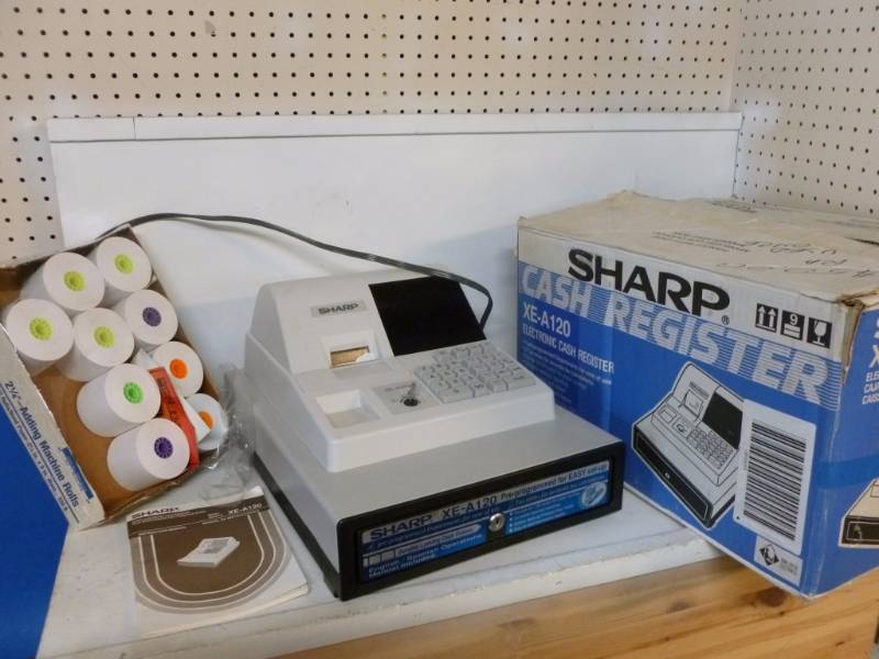 lot 102 image: Electronic Cash Register