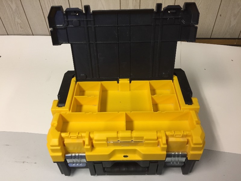 lot 19 image: Dewalt Tstak System - Flat Top Unit