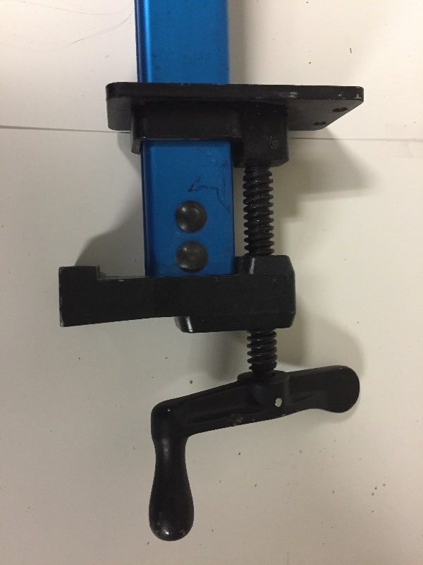 lot 31 image: Clamps 48 Aluminum - Set of 2