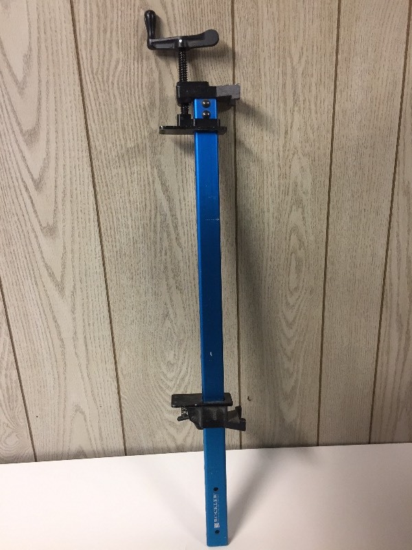 lot 4 image: Clamps 24 Aluminum - Set of 2