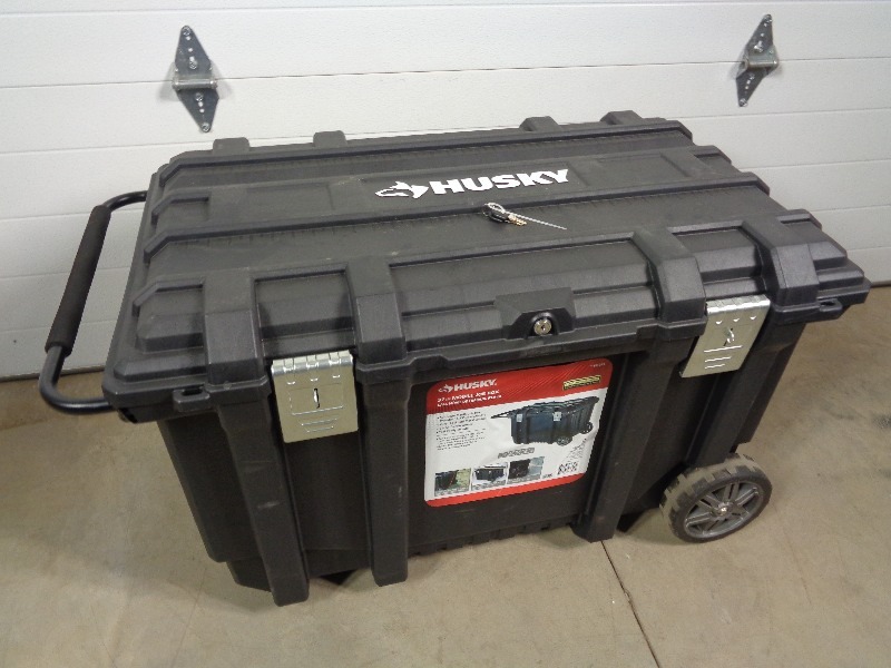 lot 16 image: Husky Mobile Job Box