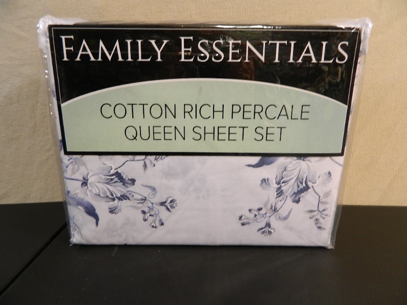 lot 28 image: New Queen Sheet Set