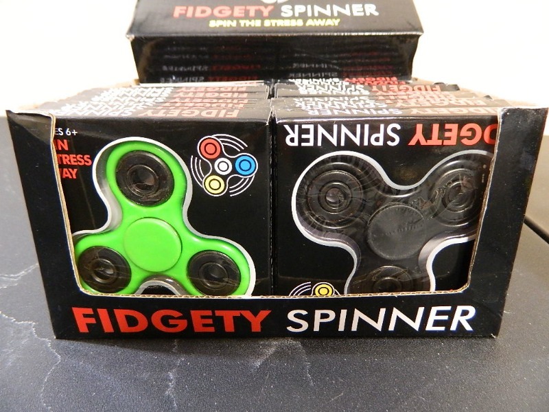 lot 50 image: New Case of Fidget Spinners