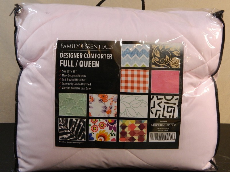 lot 73 image: New FullQueen Comforter