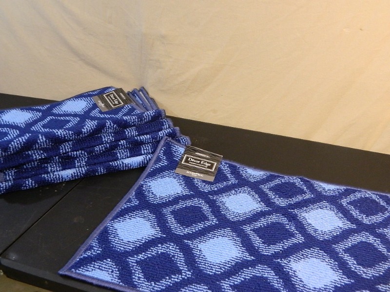 lot 74 image: 6 New Matching Rugs