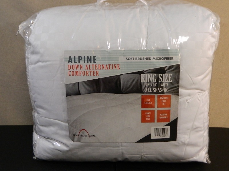 lot 77 image: New King Size Down Alternative Comforter