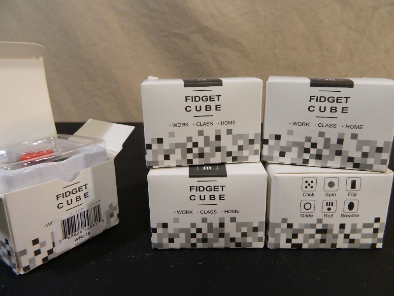 lot 98 image: 5 New Fidget Cubes