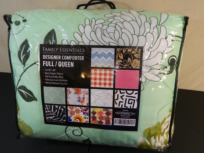 lot 121 image: New Designer FullQueen Comforter