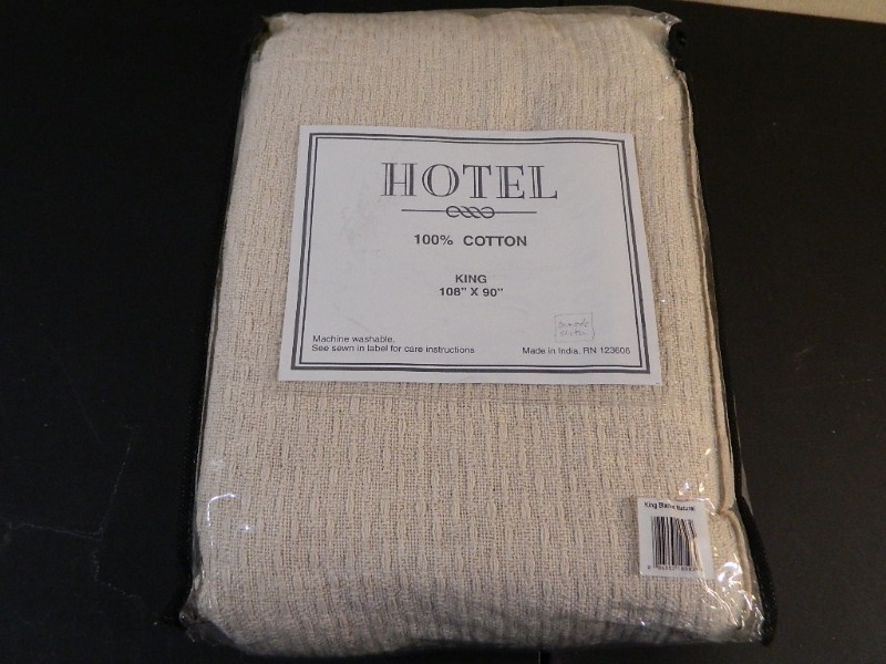 lot 131 image: New Tan King Sized Blanket