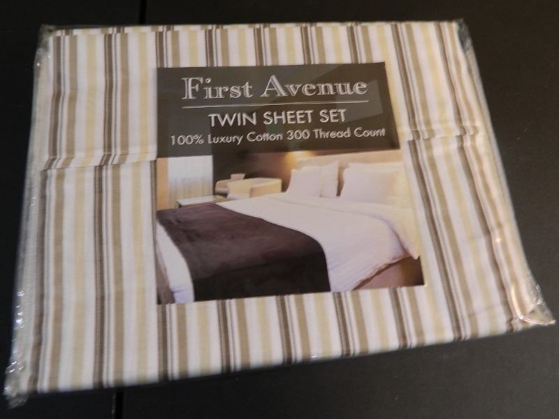 lot 134 image: New Twin Sheet Set