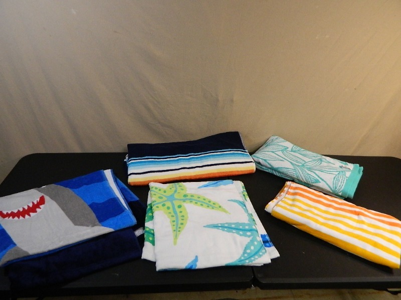 lot 136 image: 5 New Large Beach Towels