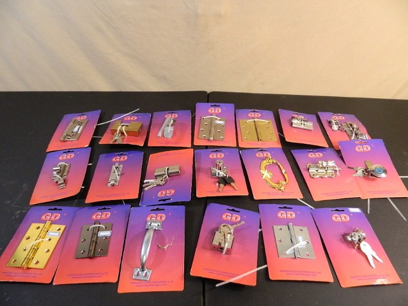 lot 173 image: 20 New Latches and Locks