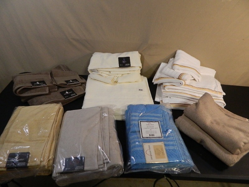 lot 181 image: Assorted New Bath Towels and Sets