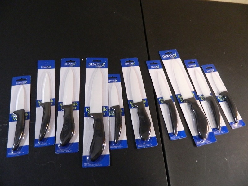 lot 195 image: 10 New Knives
