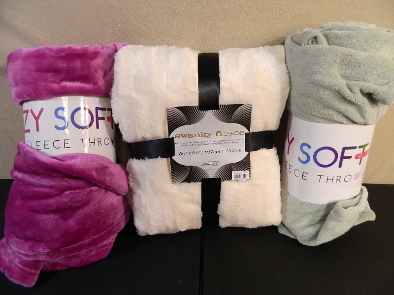 lot 221 image: 3 New Throws