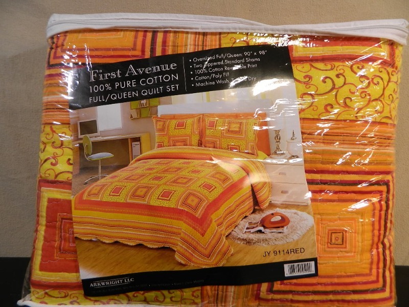lot 229 image: New Full Queen Quilt Set