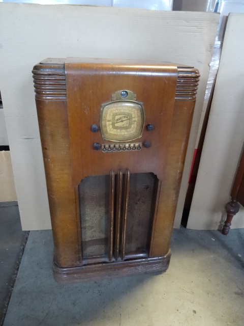 Truetone Vintage Console Radio 7 T K And C Auctions Minneapolis Vintage And Rare Radios And 1034