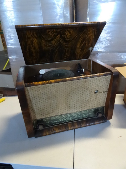 lot 25 image: Vintage Russian radio and record pl...
