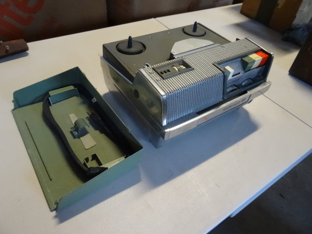 lot 30 image: Reel to reel with power cord. 1520 ...