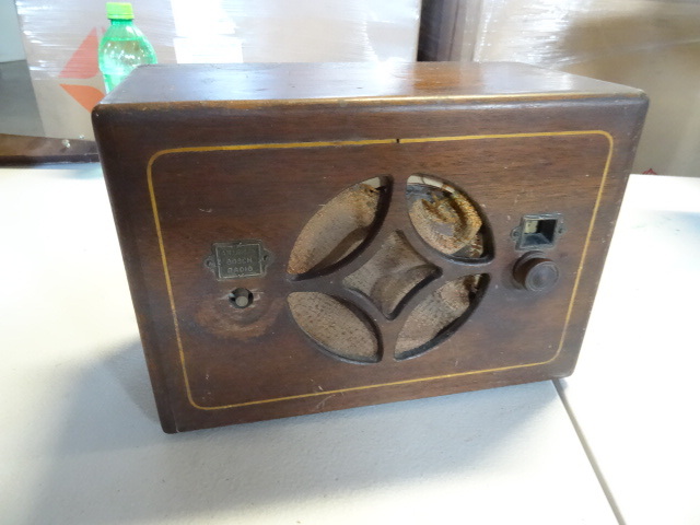 lot 40 image: American Bosch model #402 vintage r...