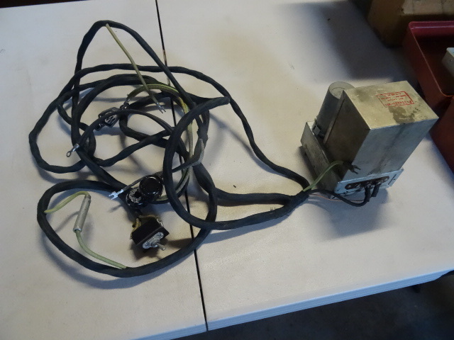 lot 50 image: Vintage vibrator power supply. 6 vo...