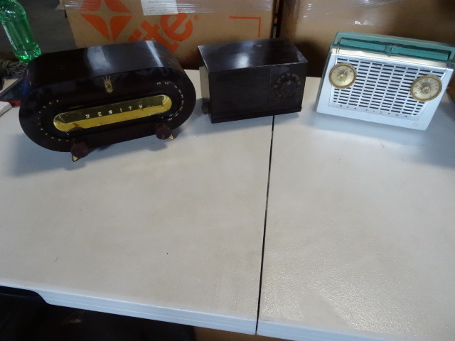 lot 56 image: Zenith vintage radio. Chassis 5H01....
