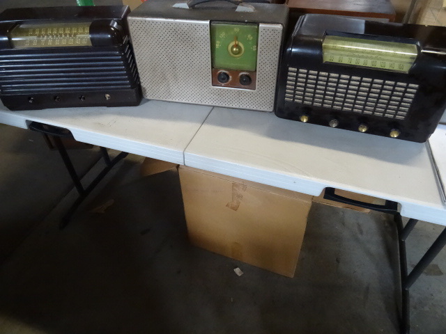lot 62 image: Coronada vintage AM FM radio. 94KA1...