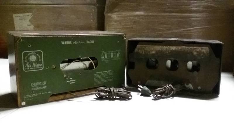 lot 73 image: General Electric clock radio Model 510F. 5 tubes in place.         Wards Airline wood radio. 5 tubes in place