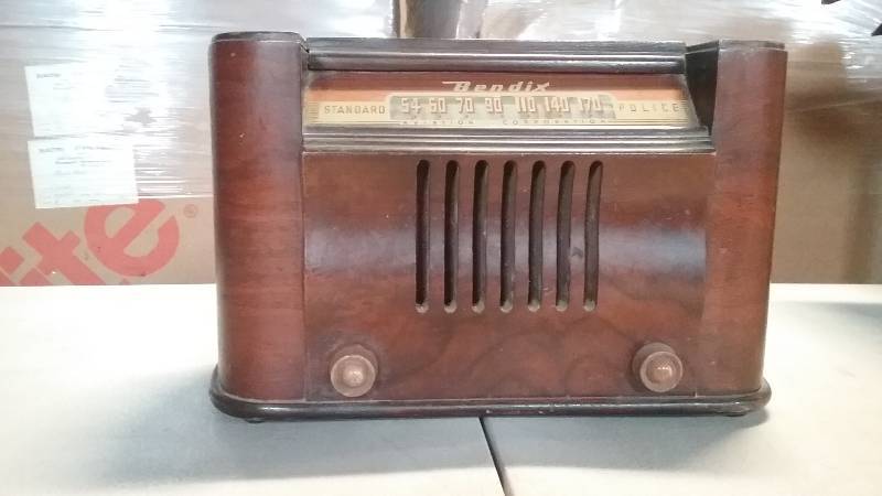 Vintage Bendix Aviation wood table radio. Standard / Police Model 0526E ...