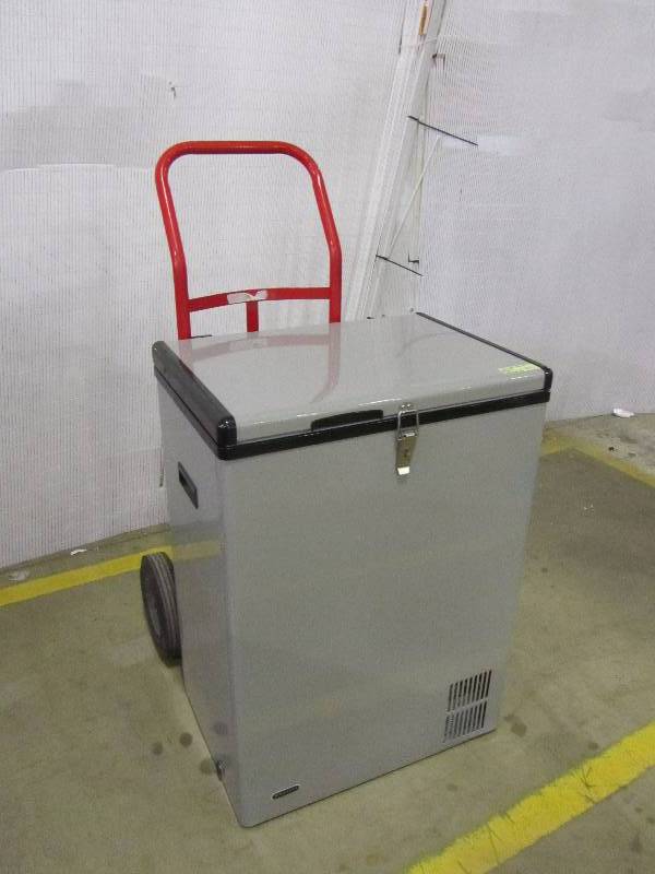 lot 19 image: Whynter 3.17 cu. ft. Portable RefrigeratorFreezer in Gray