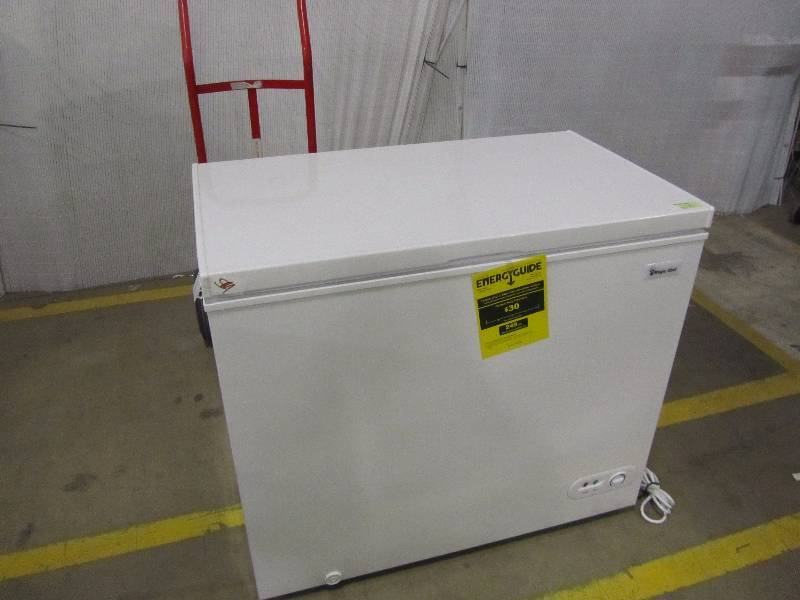 lot 20 image: Magic Chef 6.9 cu. ft. Chest Freezer in White