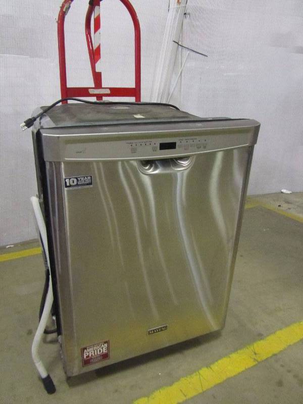 lot 28 image: Maytag Front Control Dishwasher in Fingerprint Resistant Stainless Steel with Stainless Steel Tub