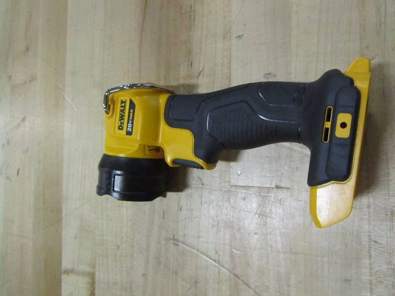 lot 31 image: Dewalt 20-Volt Max (3Ah) Lithium-Ion Combo Kit